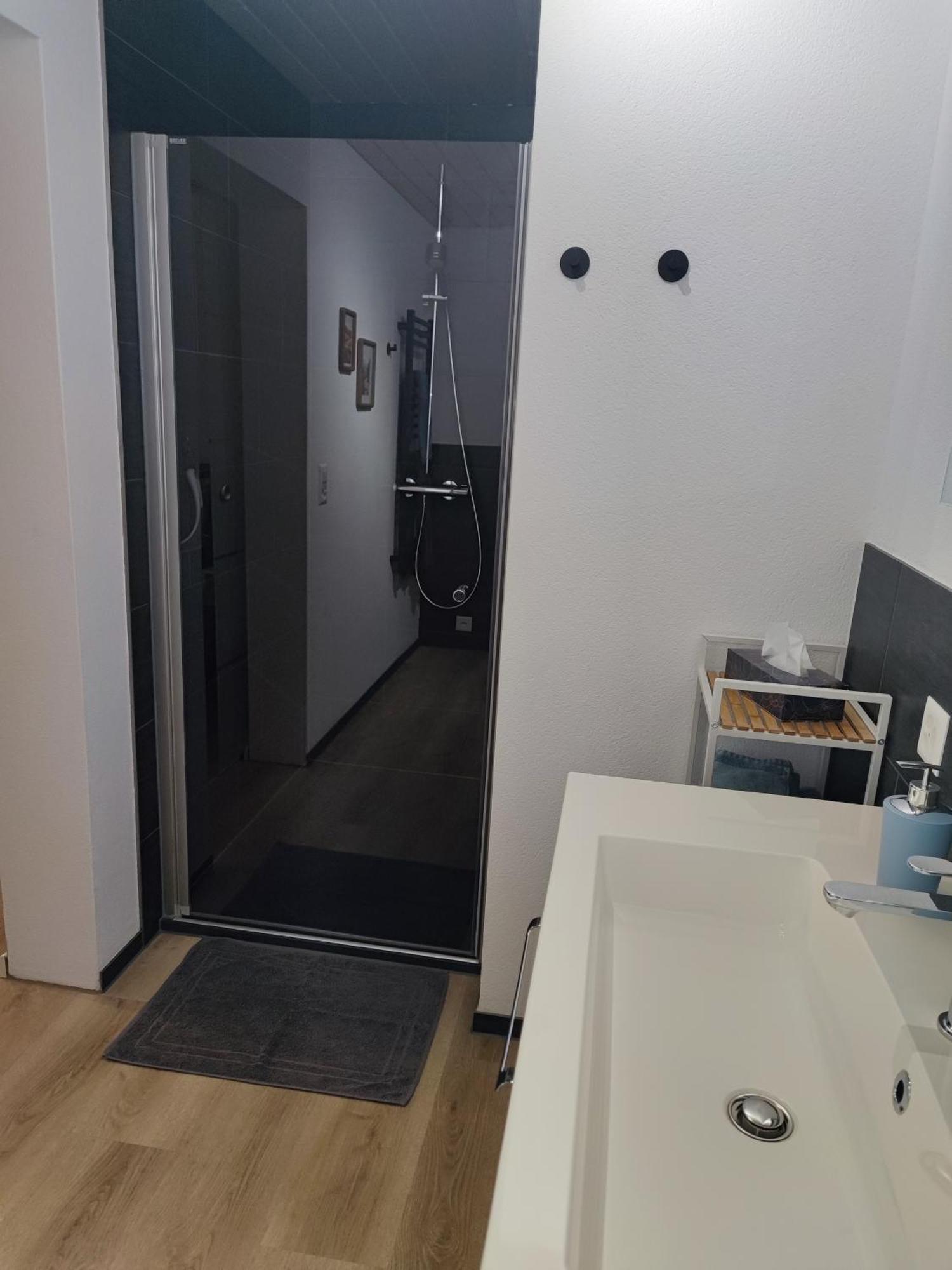 Kleine Auszeit - 2-Zimmer Ferienwohnung Spiez Esterno foto