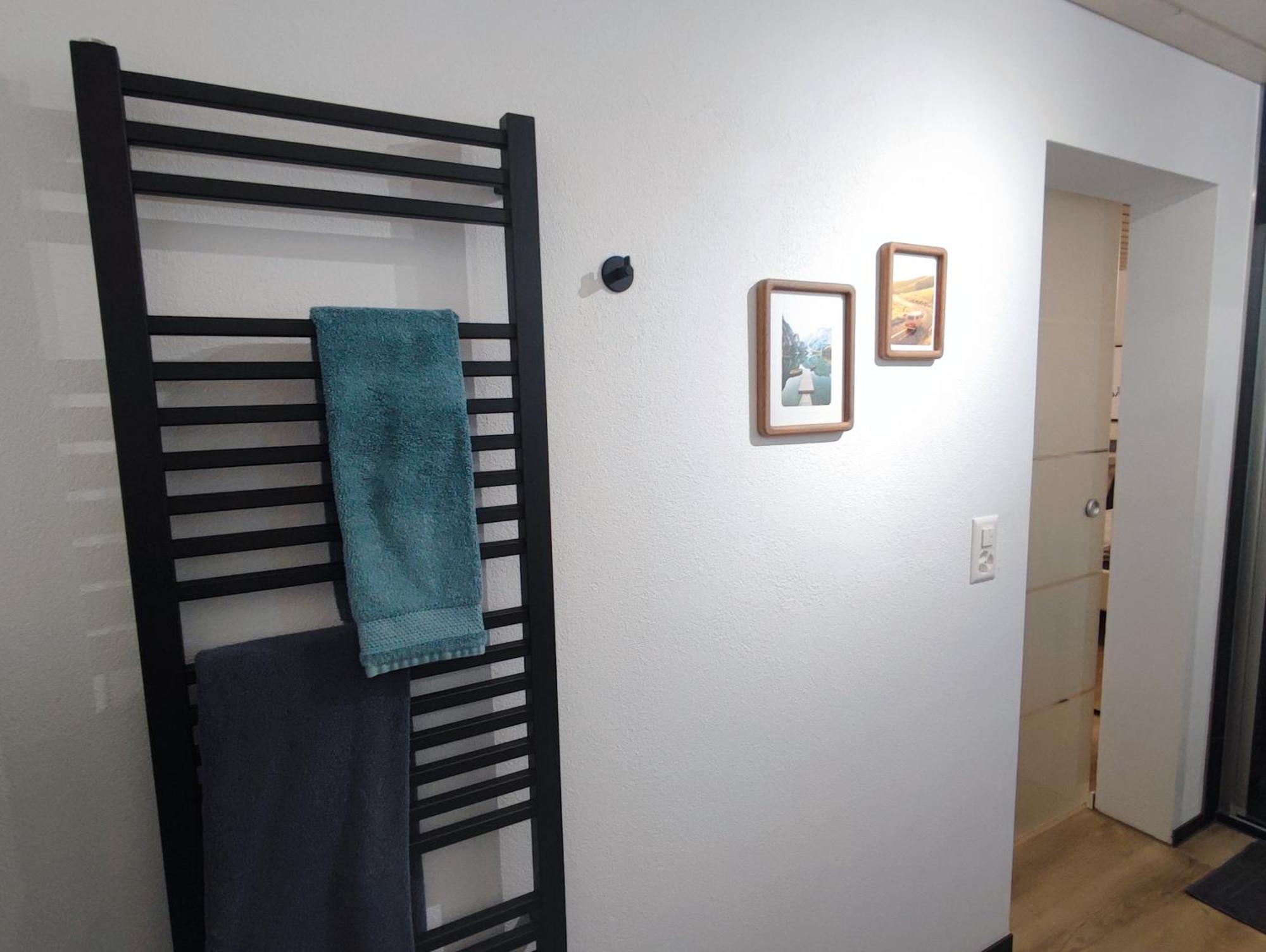 Kleine Auszeit - 2-Zimmer Ferienwohnung Spiez Esterno foto
