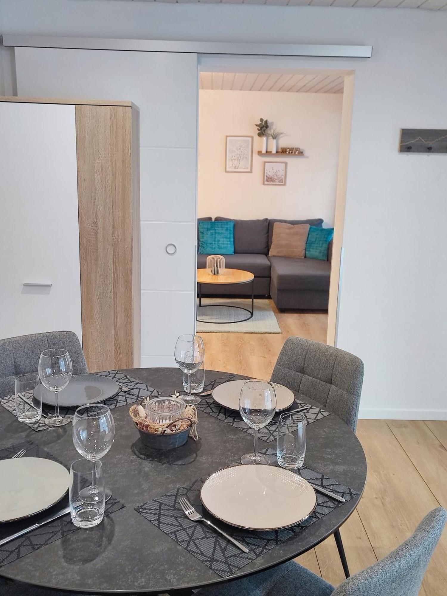 Kleine Auszeit - 2-Zimmer Ferienwohnung Spiez Esterno foto