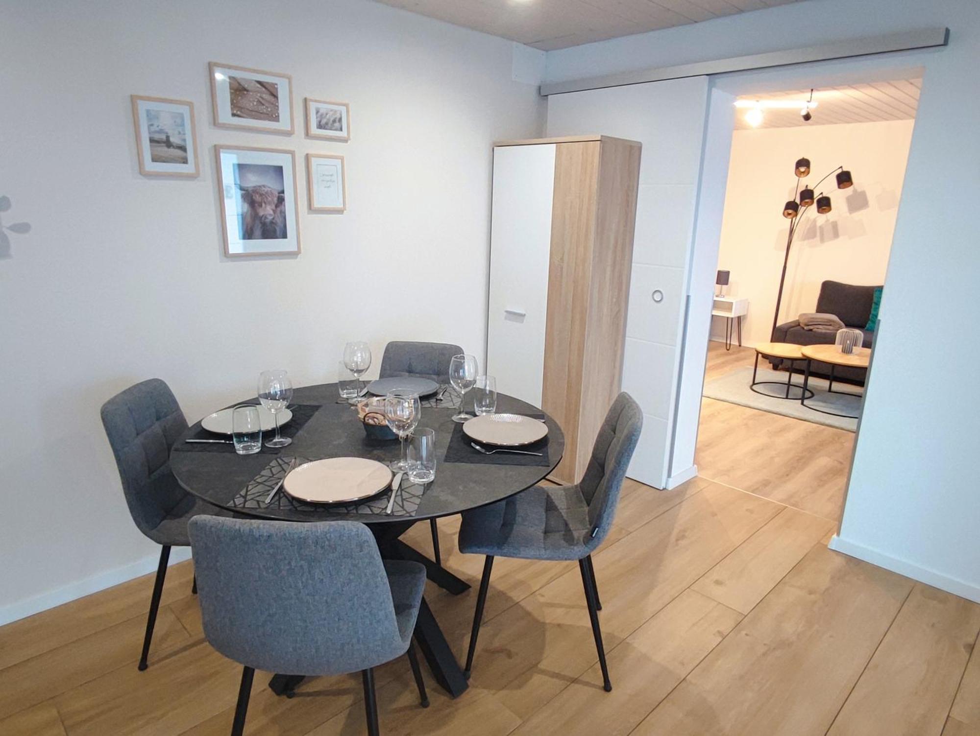 Kleine Auszeit - 2-Zimmer Ferienwohnung Spiez Esterno foto