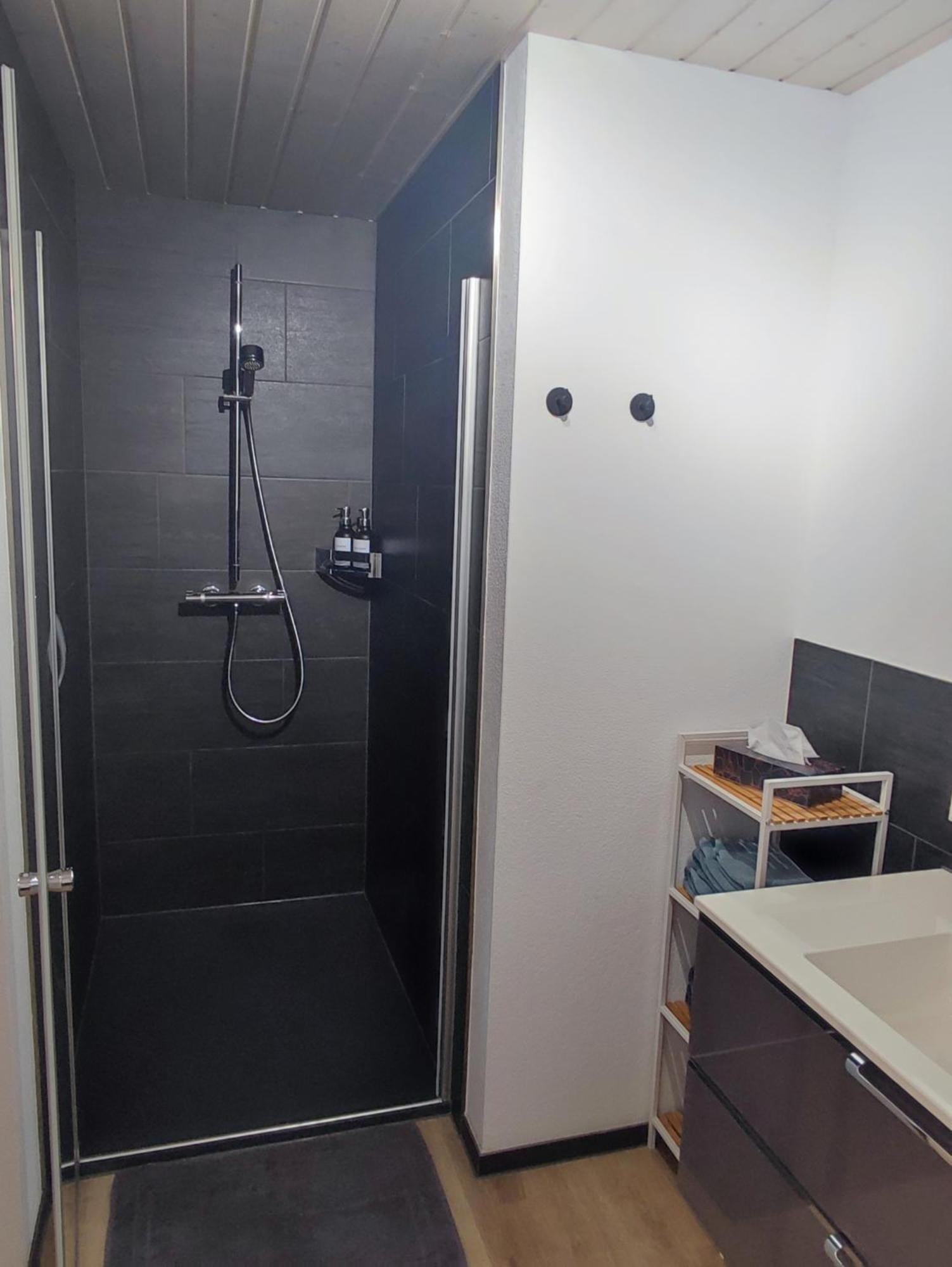 Kleine Auszeit - 2-Zimmer Ferienwohnung Spiez Esterno foto